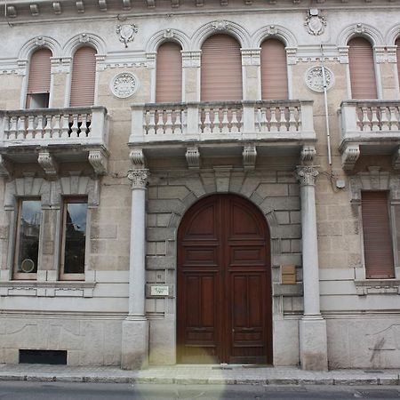 Al Cortiletto Hotel Reggio di Calabria Bagian luar foto