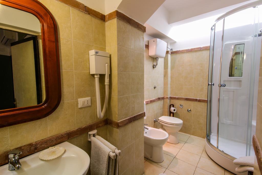 Al Cortiletto Hotel Reggio di Calabria Ruang foto